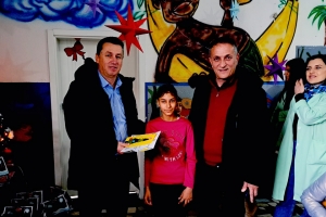 Донирање на новогодишни пакетчина во Центарот за едукација со посебни потреби во ООУ Ѓорѓи Сугарев